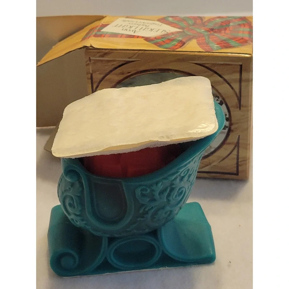 VTG Avon Sleigh Bayberry Candle 1970s Collectible Wax Christmas Display w/ Box